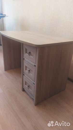 Детский письменный стол