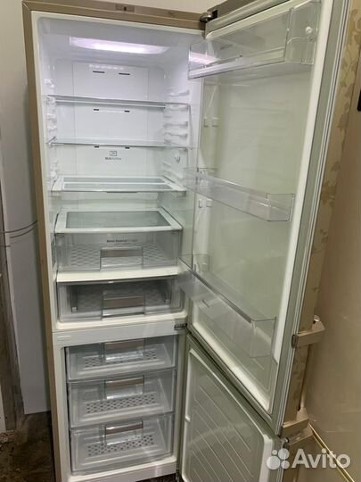 Холодильник LG