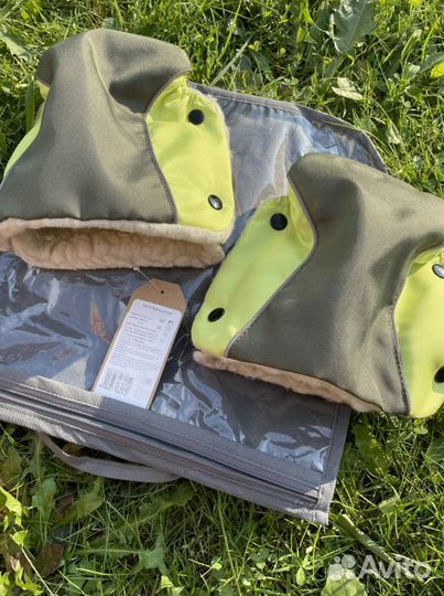 Муфта-варежки зелёные на коляску, санки