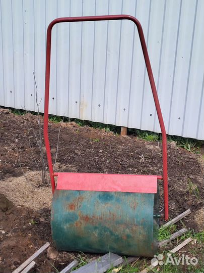 Каток газонный