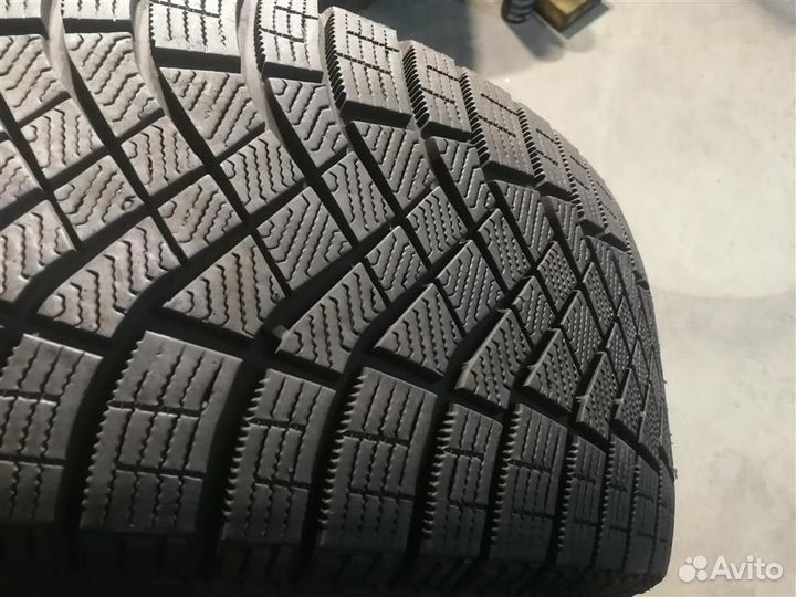 Pirelli Ice Zero FR 235/55 R18 104T