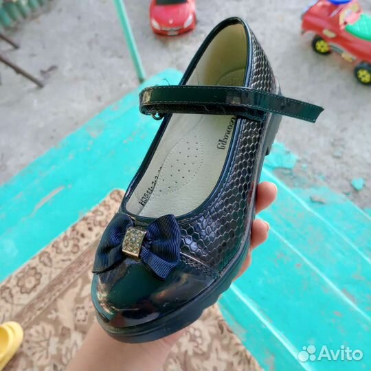 Туфли на девочку 34