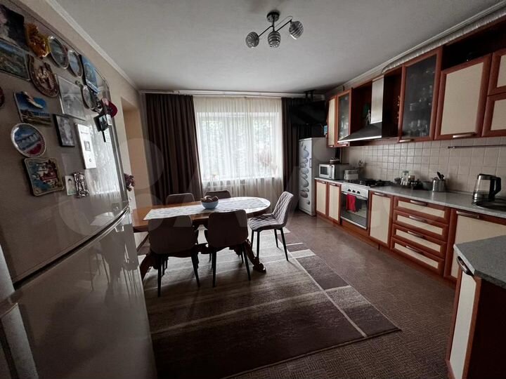 2-к. квартира, 90 м², 4/9 эт.