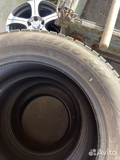 Pirelli Ice Asimmetrico Plus 215/60 R17