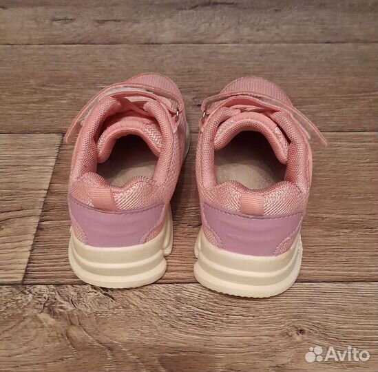 Кроссовки для девочки