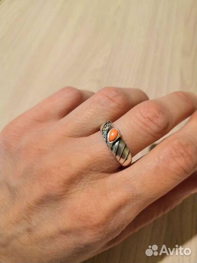 Кольцо с настоящим кораллом