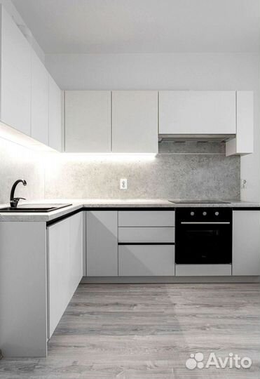 Угловой кухонный гарнитур современный