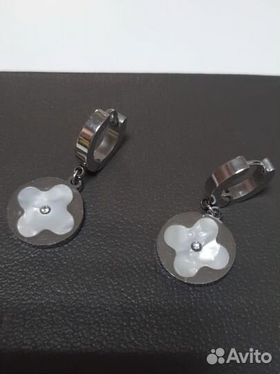 Серьги Loui Vuitton van cliff новые