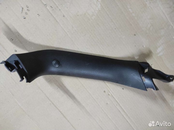 Обшивка двери багажника kia ceed