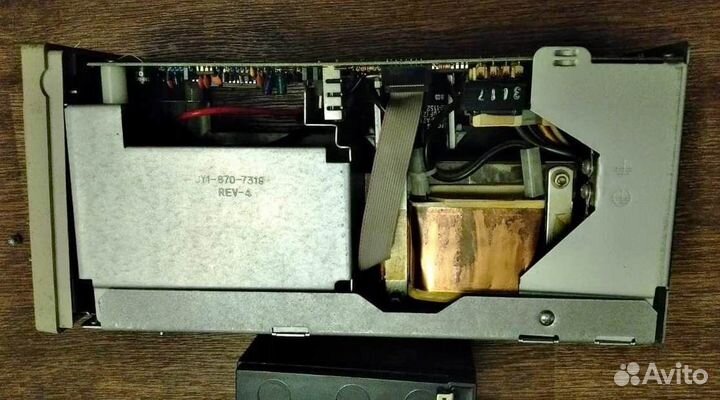 Резервный ибп APC Smart-UPS 700 см. описание