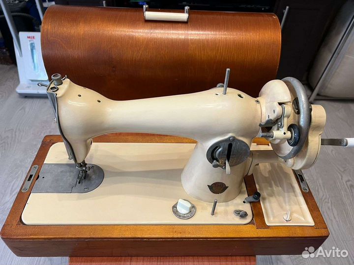 Швейная машинка настольная ручная пмз им.Калинина
