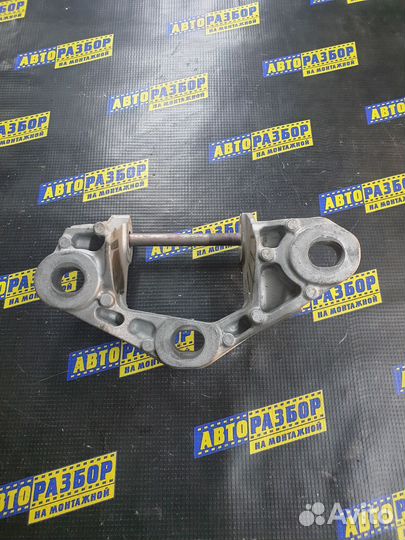 Кронштейн опоры двигателя левый Мазда 6 GJ