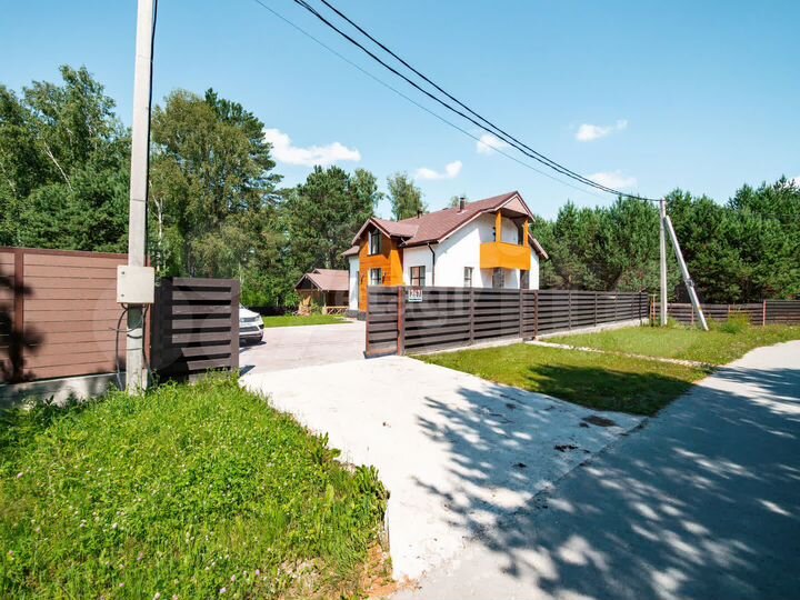 Коттедж 218 м² на участке 10 сот.