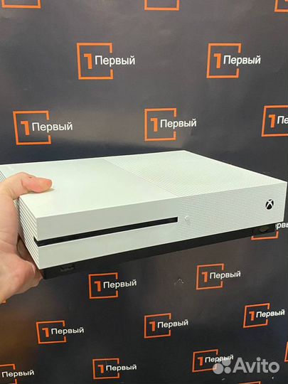 Xbox One S 1TB + джойстик + игры