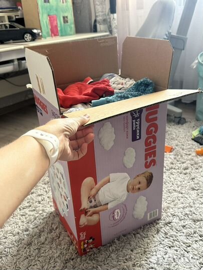 Коробка детских вещей