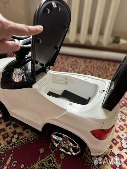 Машинка каталка толокар с ручкой