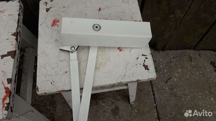 Доводчик дверной б/у