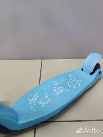 Самокат детский четырехколесный голубой 3750190
