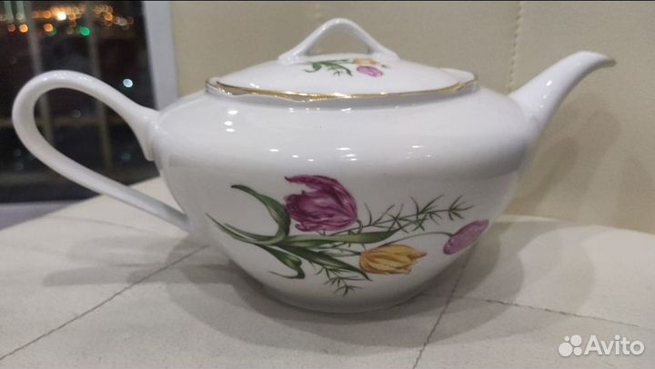 Чайник, молочник, сахарница. Фарфор. Чехословакия