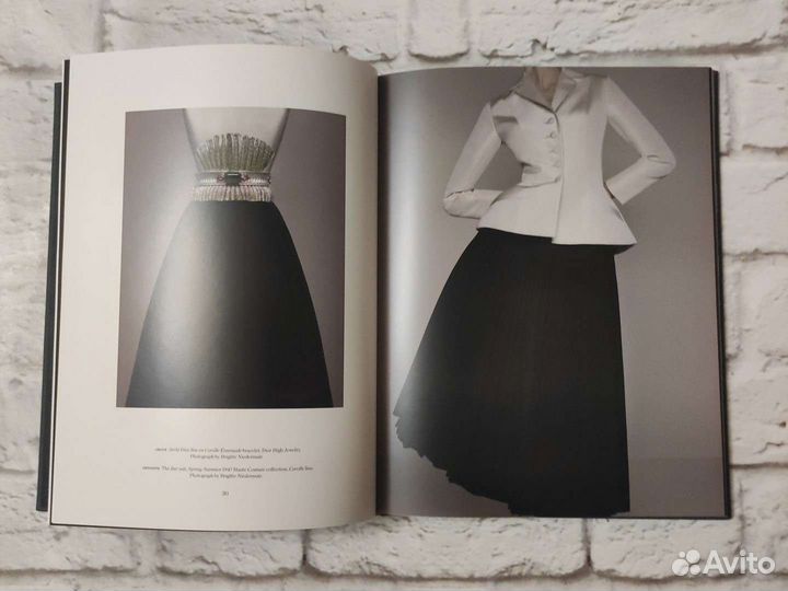 Книга Dior: The New Look Revolution