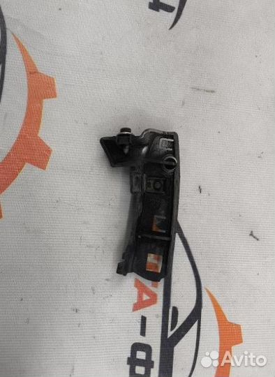 Кронштейн крыла передний правый Citroen C4