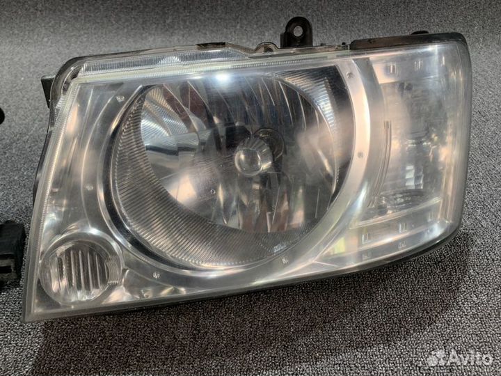 Фары передние (пара) передние Nissan Patrol Y61