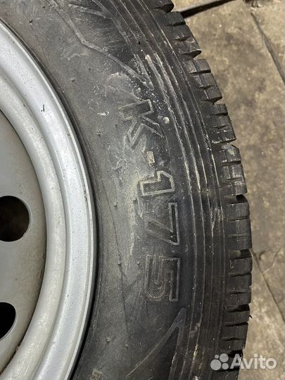 Диск с резиной на ниву