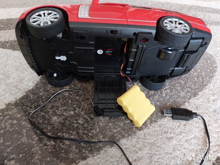 Игрушечная машина,на аккумуляторе состояние новой