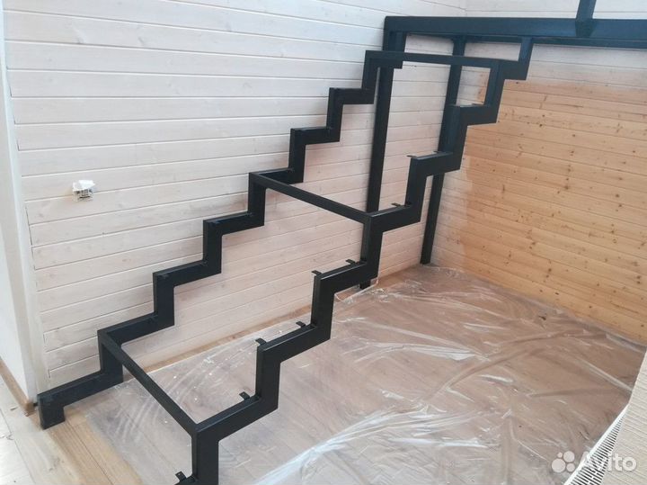 Лестница из металла / металлическая