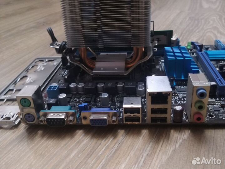 Материнская плата с процессором и памятью