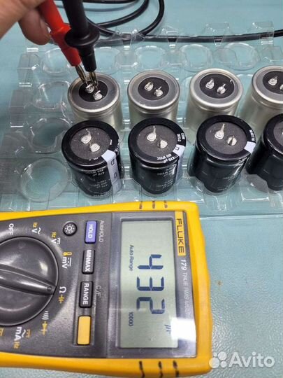 Электролитические конденсаторы 470мкФ х 450в