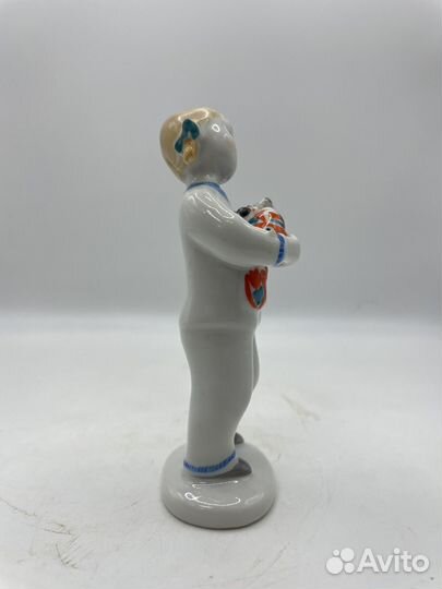 Фарфоровая статуэтка Колыбельная лфз (Сзр)