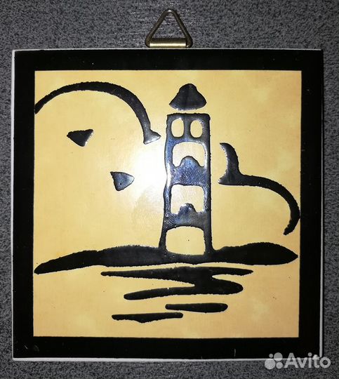 Подставка под горячее с креплением на стену