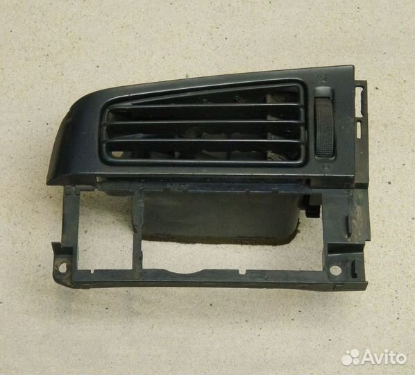 Дефлектор воздушный левый VW Golf 3