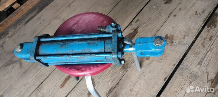 Гидроцилиндр для селькохозяйственного инвентаря