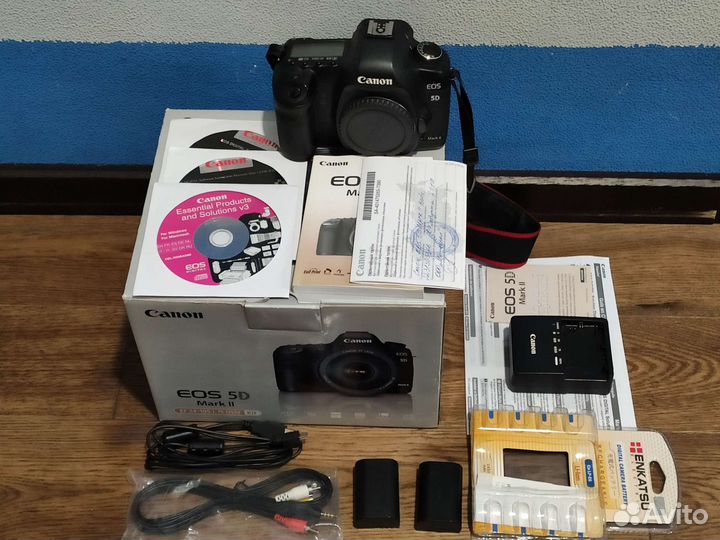 Зеркальный фотоаппарат Canon EOS 5D Mark II