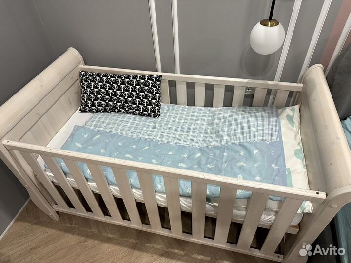 Детская кровать из массива дерева