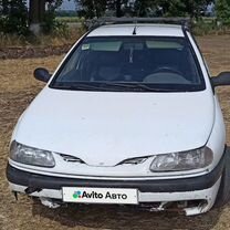 Renault Laguna 1.8 MT, 1996, битый, 260 000 км, с пробегом, цена 100 000 руб.