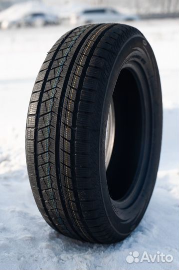 Zmax Icepioneer 868 235/45 R18 98H