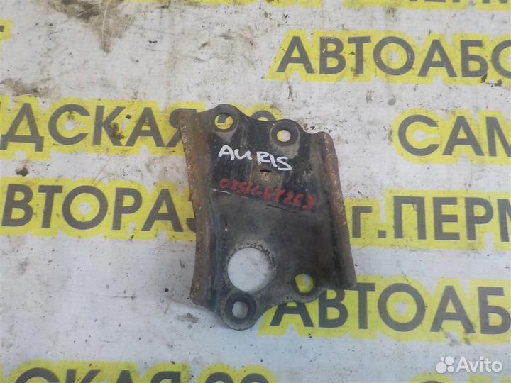 Кронштейн передней балки Toyota Auris (E150) 2006