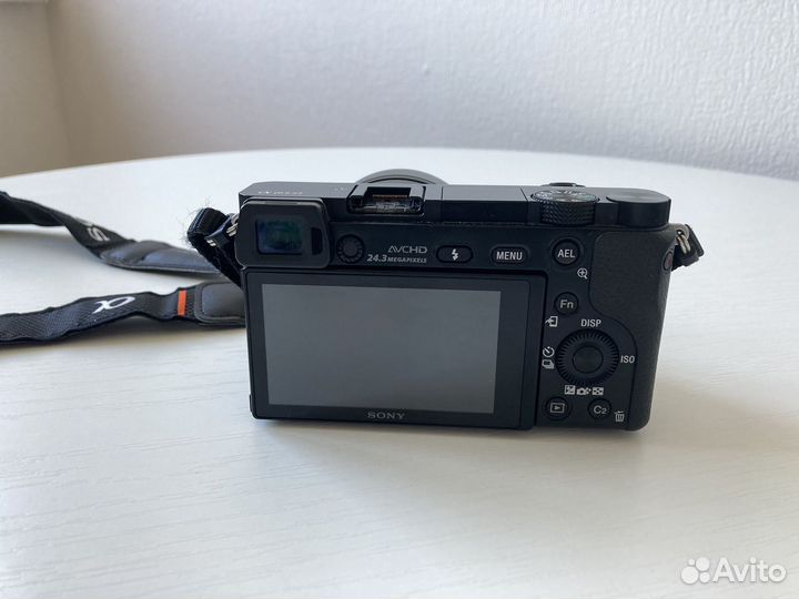 Фотоаппарат Sony a6000 с двумя объективами