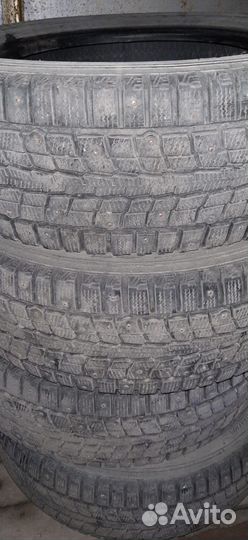 Dunlop SP Winter Ice 01 215/60 R16