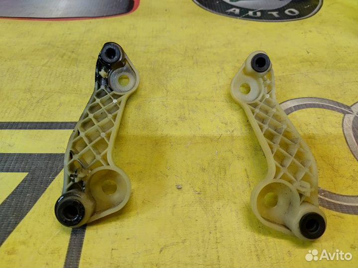 Кронштейн заднего фонаря задний Audi A6 универсал