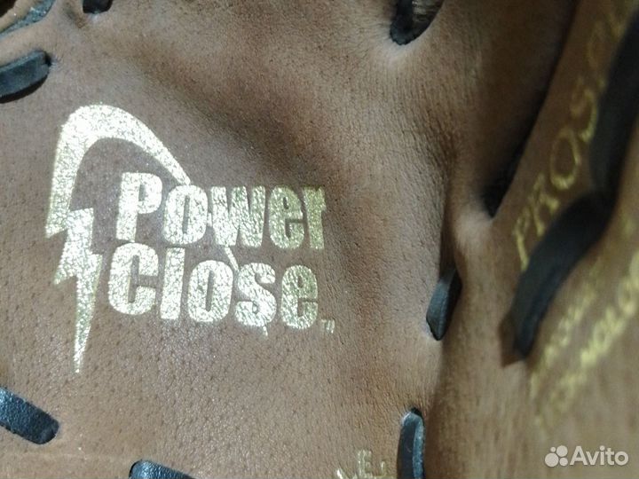 Бейсбольная перчатка