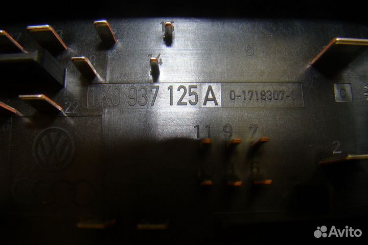 Блок предохранителей VW Jetta 5 (1K)