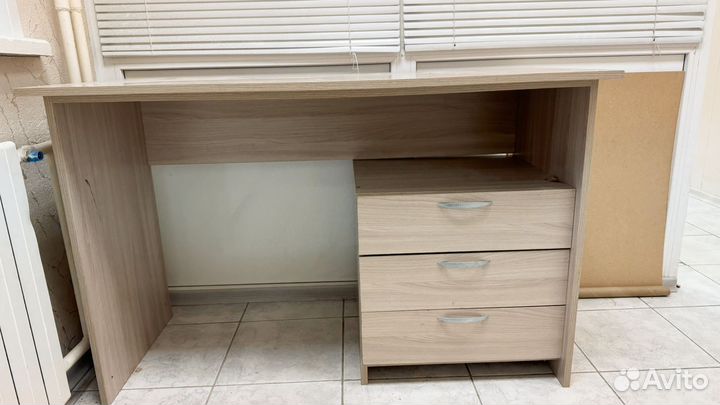 Письменный стол