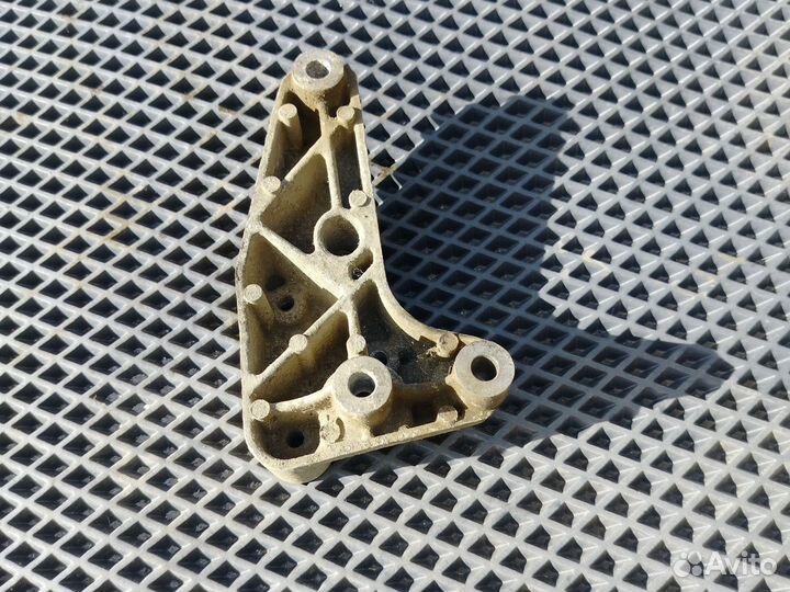 Кронштейн кпп Opel Astra H 1.6