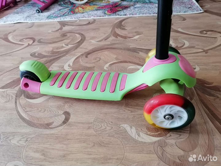Самокат трехколесный