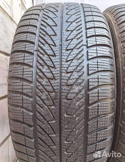 Goodyear UltraGrip 245/45 R17 99V