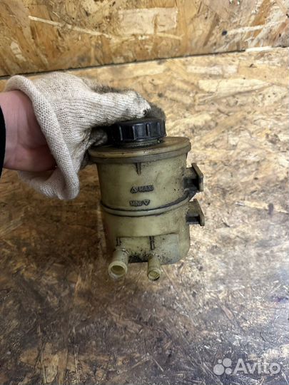 Бачок гур Renault Logan